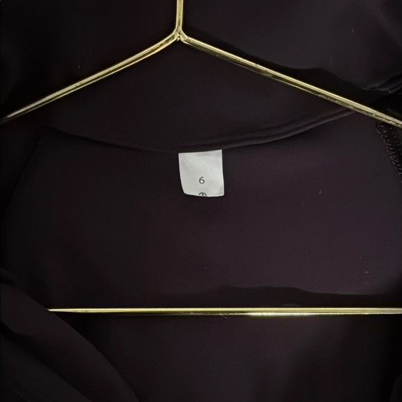 Lululemon Toasty Tech 1/2 Zip Size 6 with Gorgeous Sleeve Detail - Picture 12 of 12